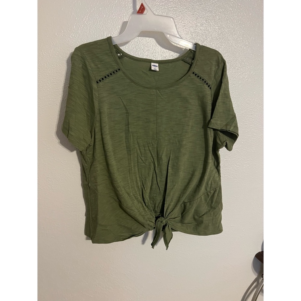 Women's Green Old Navy Top with front knot size M